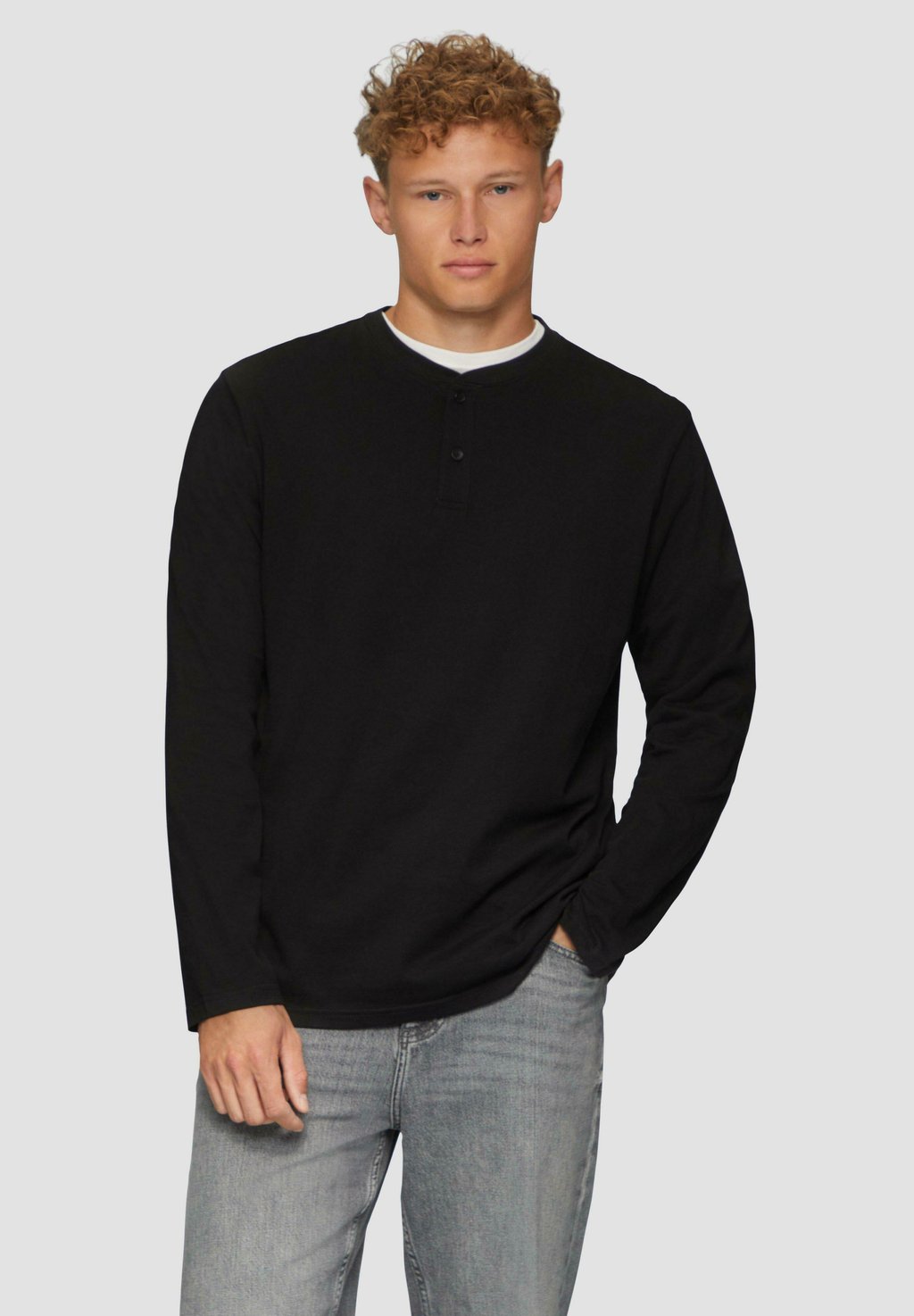 

Топ с длинными рукавами HENLEY QS, черный