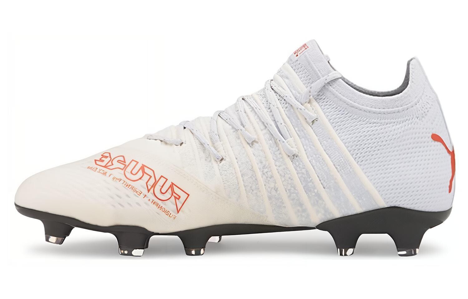 

Puma First Mile — это экологически чистая серия футбольных кроссовок для мужчин., Light Gray