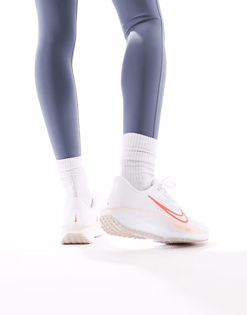Кроссовки Nike Running Quest 6 белого и красного цветов — фото 4
