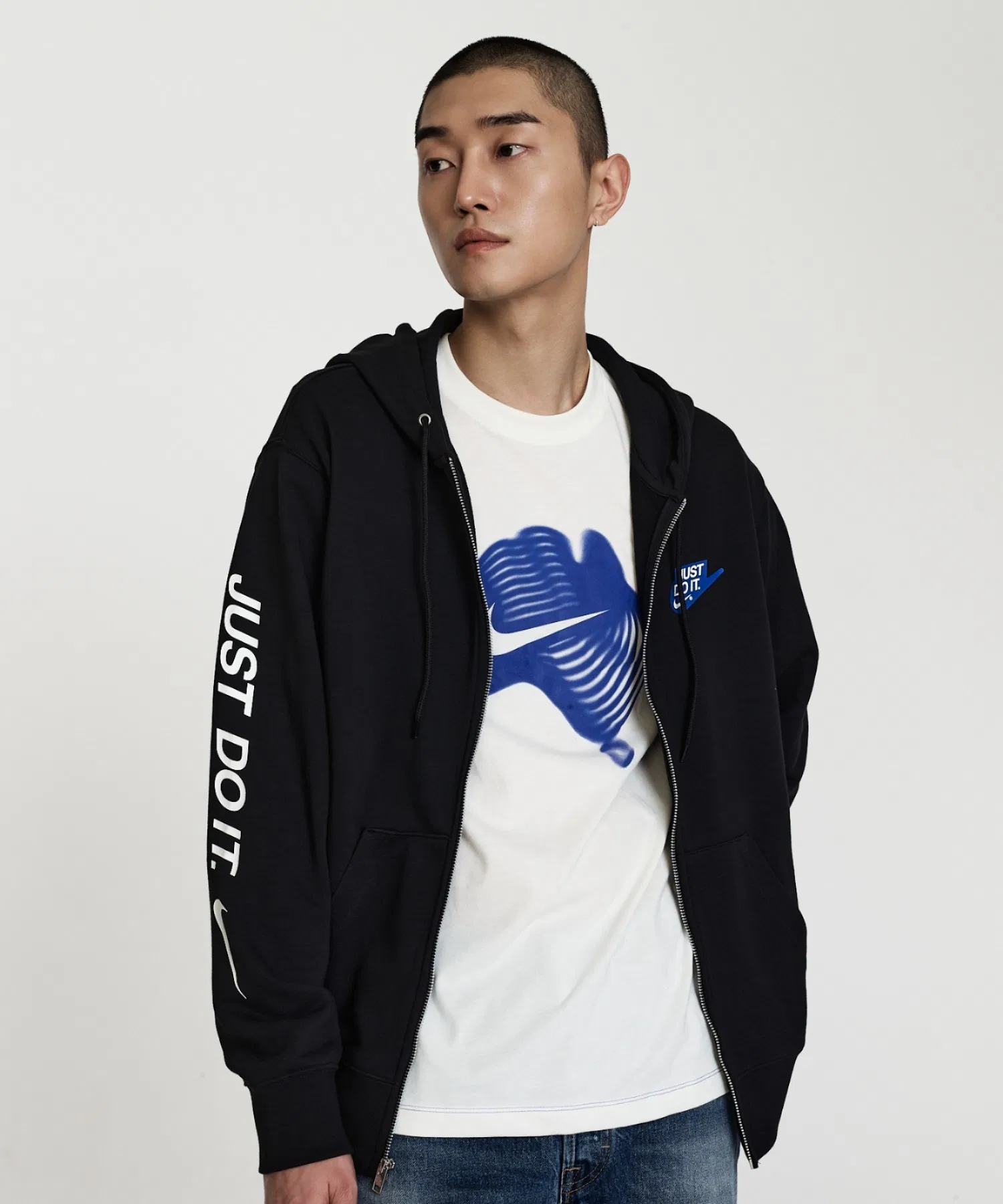 Мужская толстовка Nike Sportswear Club на молнии из французского махрового трикотажа IF0726-010, черная. — фото 2
