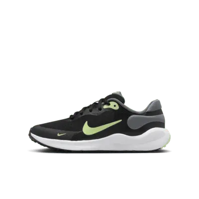 

Кроссовки Nike Revolution 7, цвет Black/Smoke Grey/White/Barely Volt