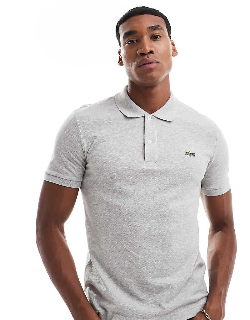 

Lacoste – рубашка-поло из пике серого меланжевого кроя с логотипом