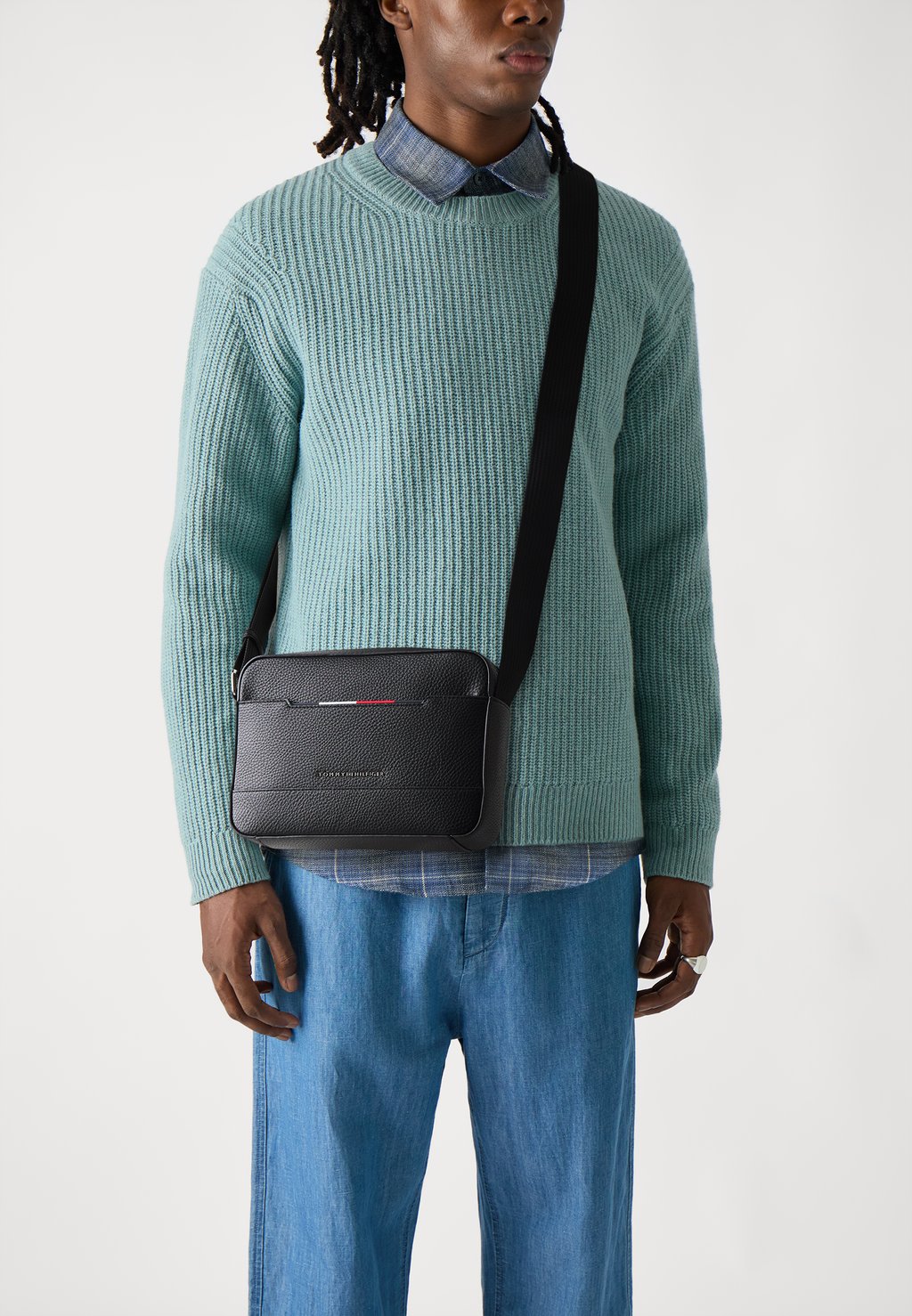 

Сумка через плечо CENTRAL REPORTER Tommy Hilfiger, черный