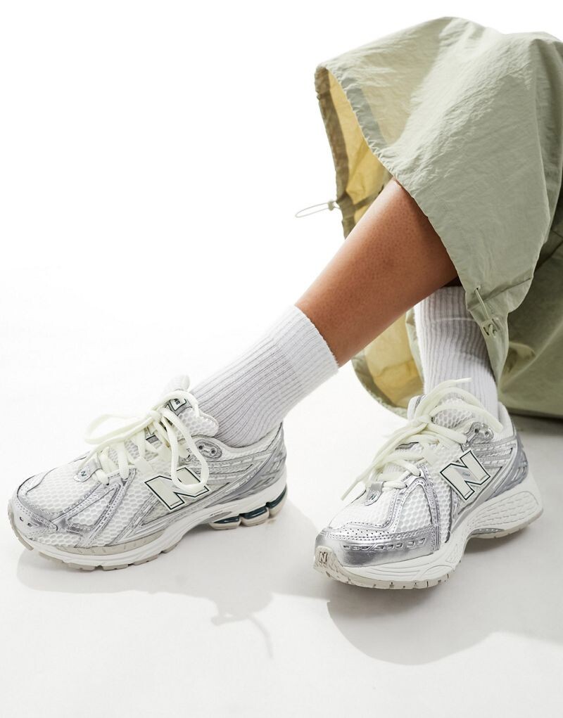 Кроссовки New Balance 1906 серебристого металлика