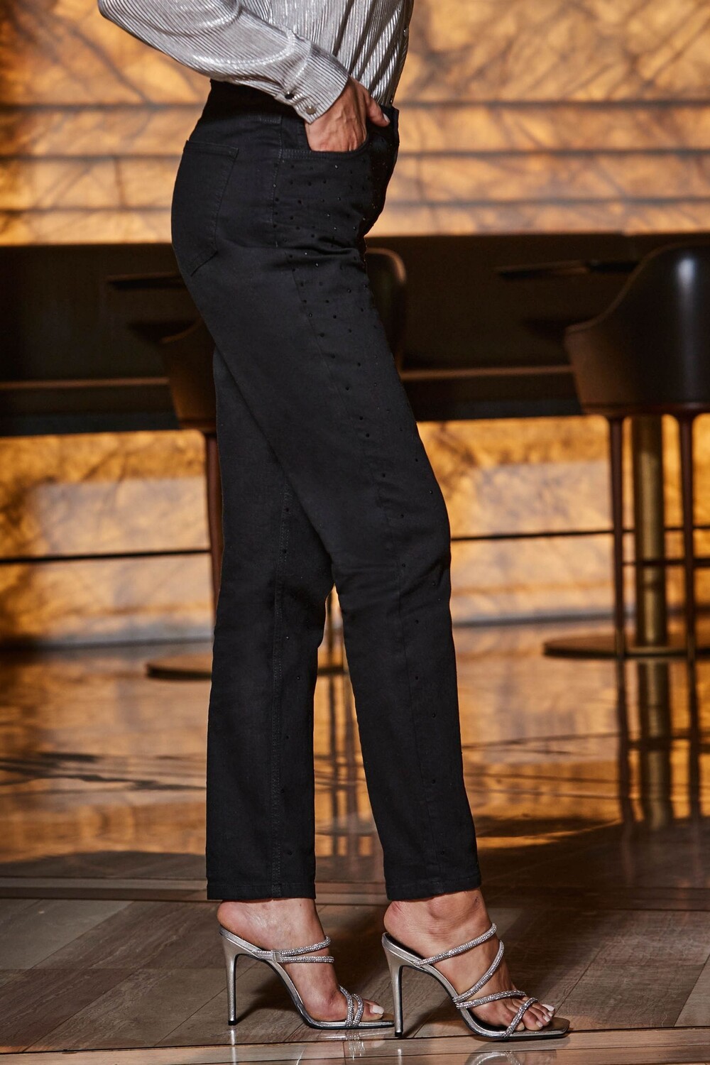 

Кожаные босоножки со стразами и квадратным носком Sosandar, серебряный