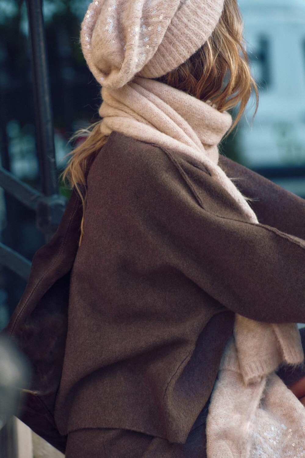 

Вязаная шапка с пайетками ZARA, песочный