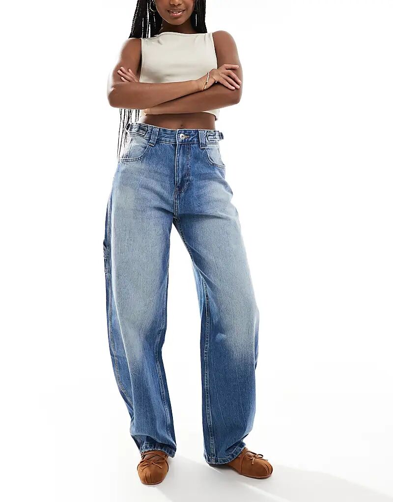 

Джинсы Carpenter с регулируемой талией, средне-синего цвета Bershka