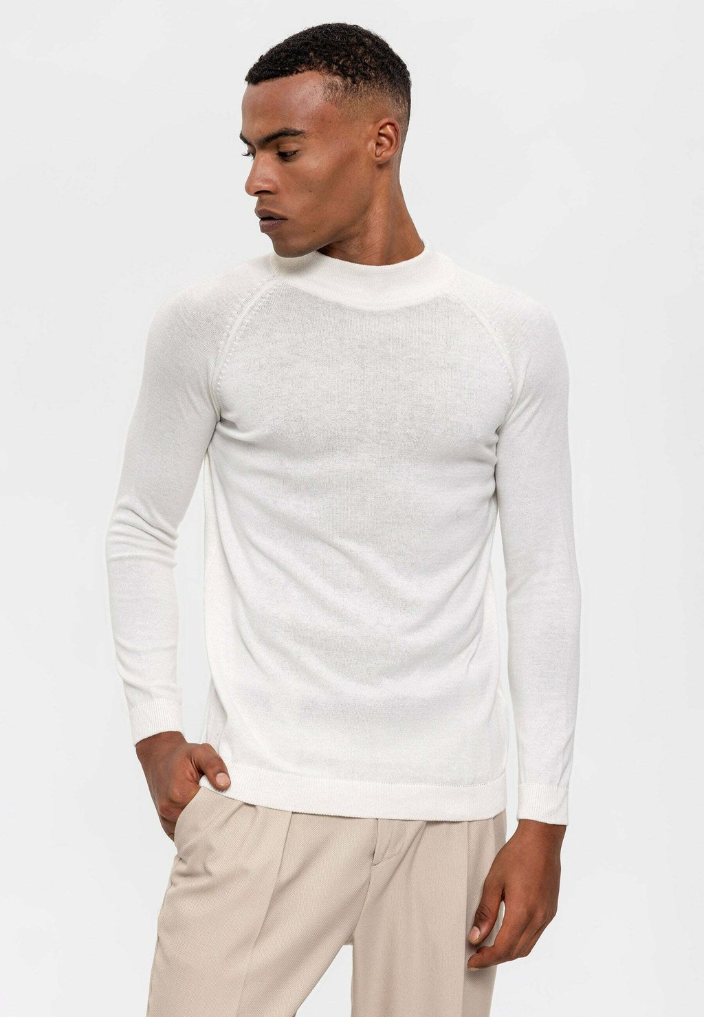 

Свитер Mock Turtleneck Antioch, цвет ecru