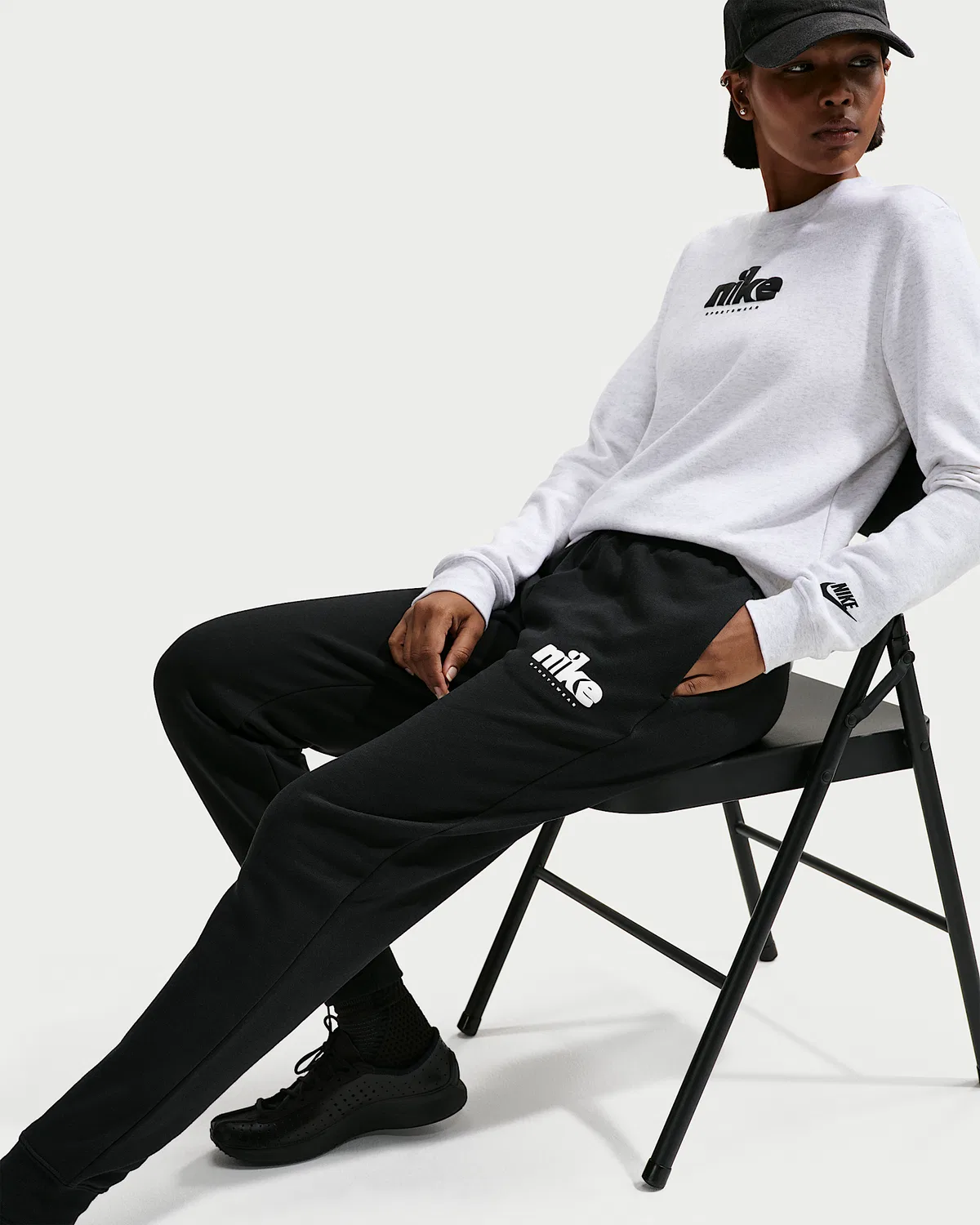 Женские спортивные штаны Nike Sportswear Club Fleece с принтом, Black/White — фото 4