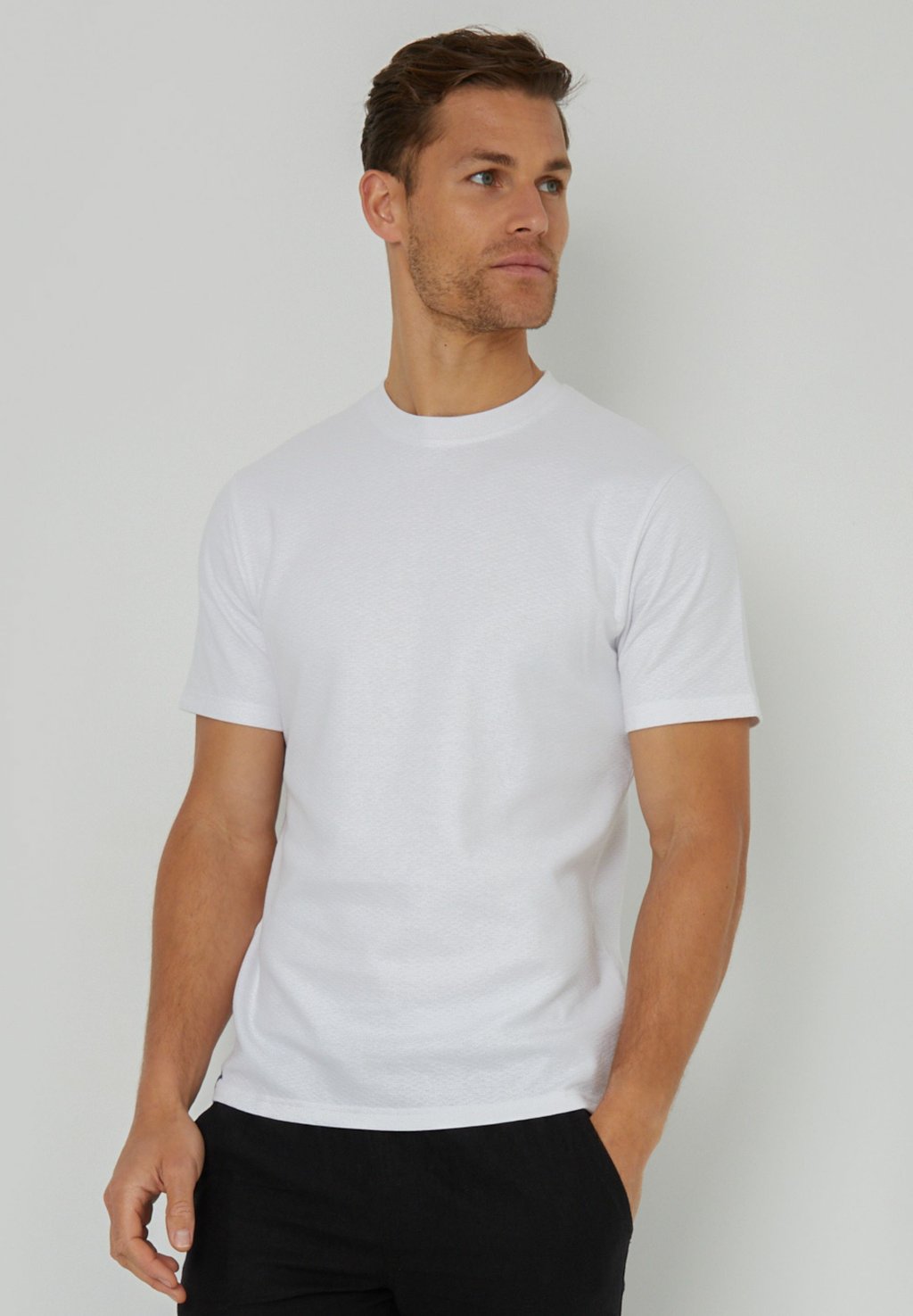 

Базовая футболка LYNTON TEXTURED Threadbare, белый