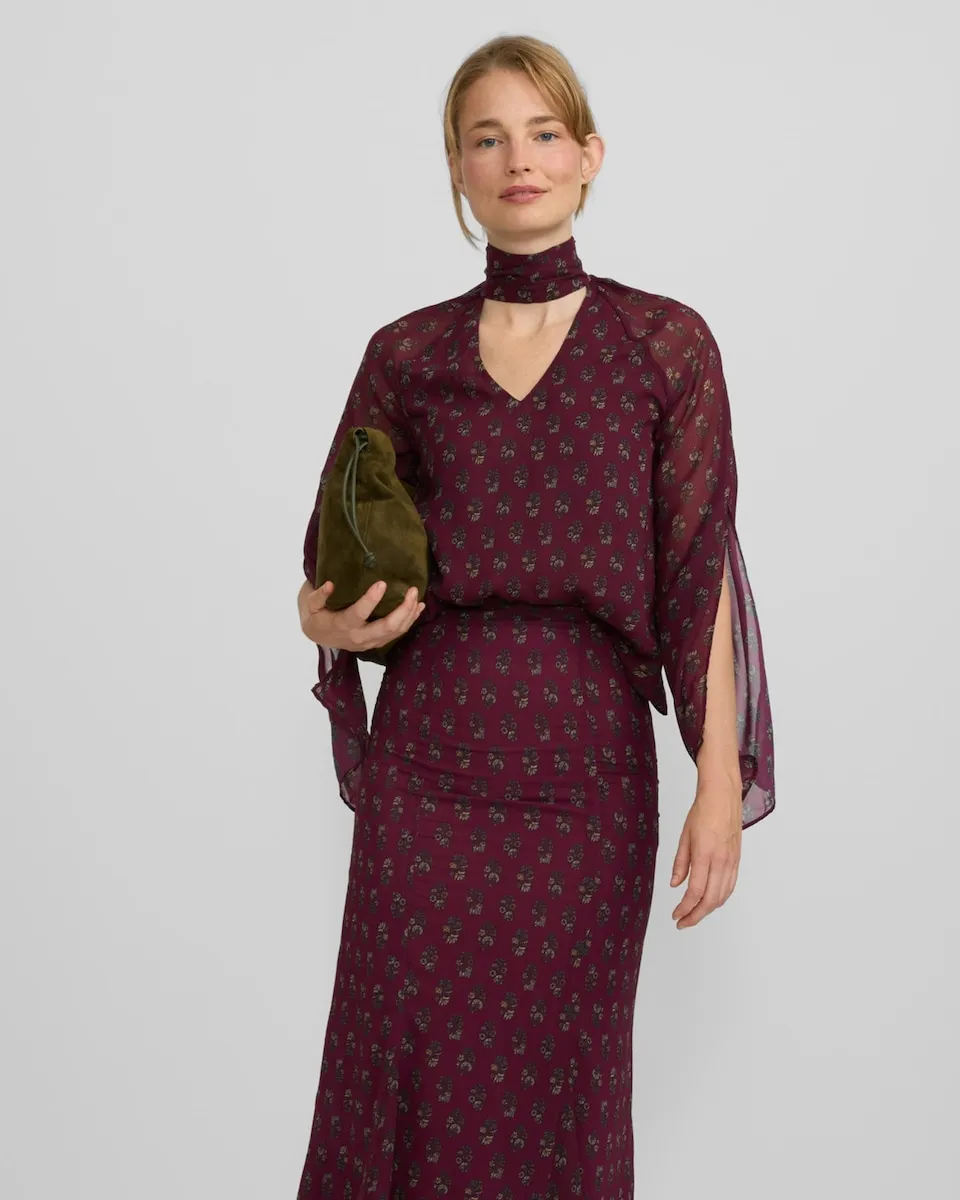 

Женская блузка с воротником с узором бордового цвета Silbon