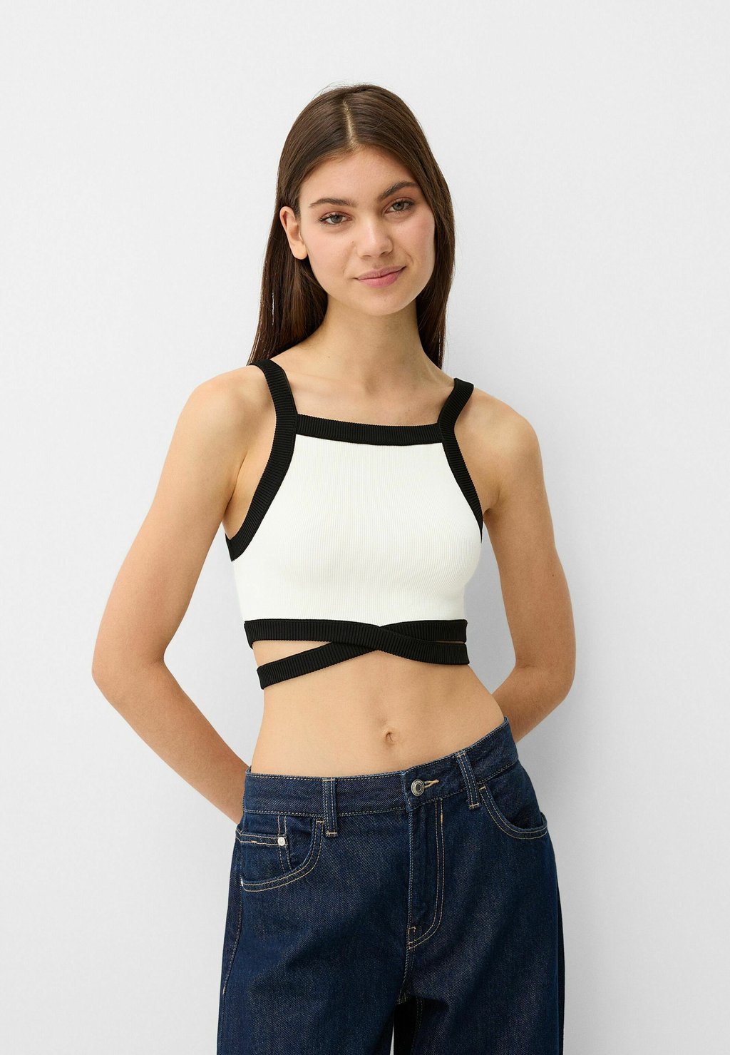 

Топ STRAPPY CUT OUT WITH CONTRAST STRAPS Bershka, бежевый