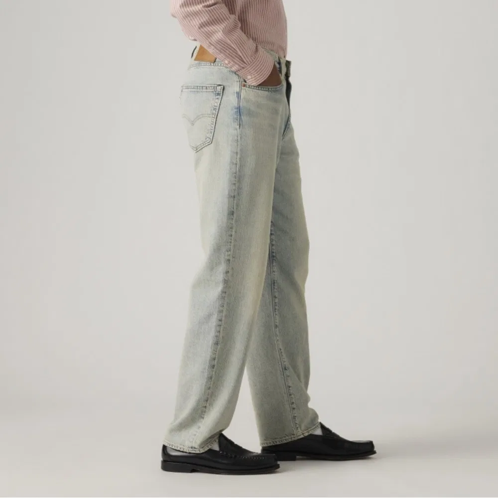 Мужские джинсы 568 Loose Straight Lightweight Light Wash от Levi'S — фото 2