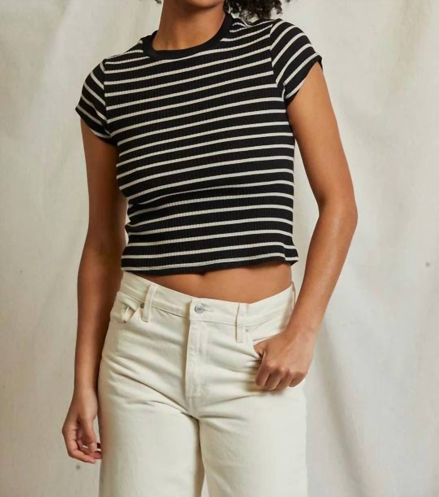 

Укороченный топ Julia в полоску черного цвета/натурального цвета PERFECTWHITETEE