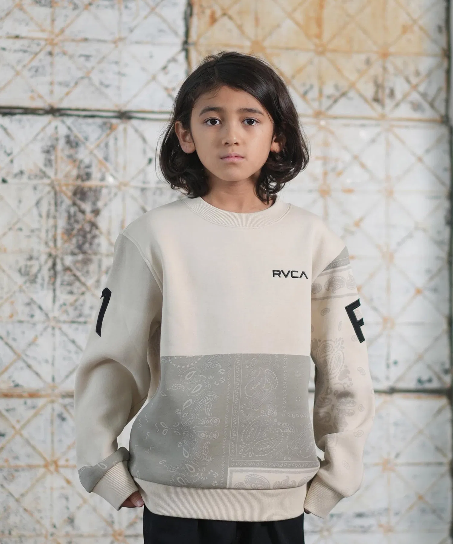 Детская толстовка RVCA/RVCA с круглым вырезом, логотипом, принтом на спине, узором «пейсли», на флисовой подкладке, в комплекте с одеждой для родителей и ребенка (BF046-006)