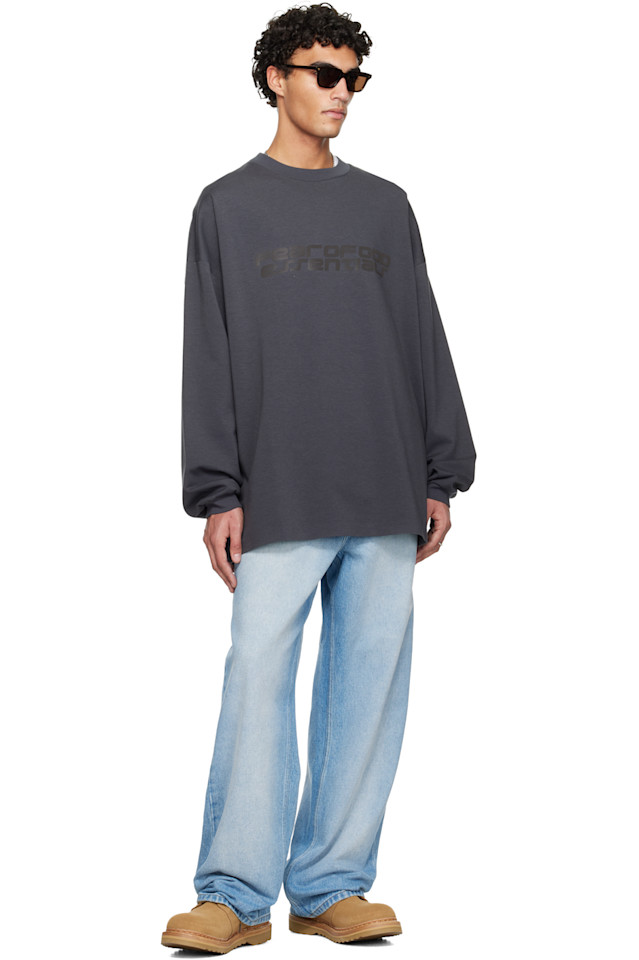 Fear Of God Essentials Серая праздничная футболка с длинным рукавом в стиле 90-х — фото 4