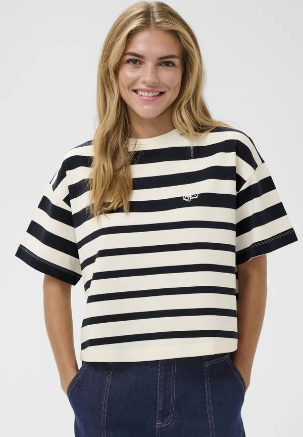 

Футболка с принтом philenesz Saint Tropez, Nightsky Irregular Stripe, Синий, Футболка с принтом philenesz Saint Tropez, Nightsky Irregular Stripe