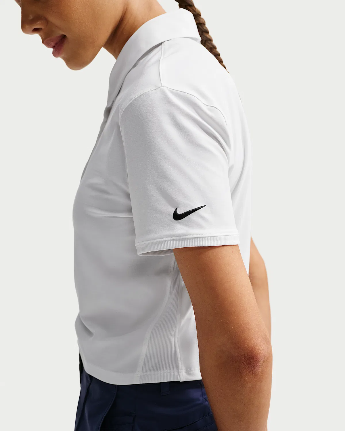 Женское поло Nike Victory Dri-FIT с коротким рукавом и укороченным кроем, White/Black — фото 2