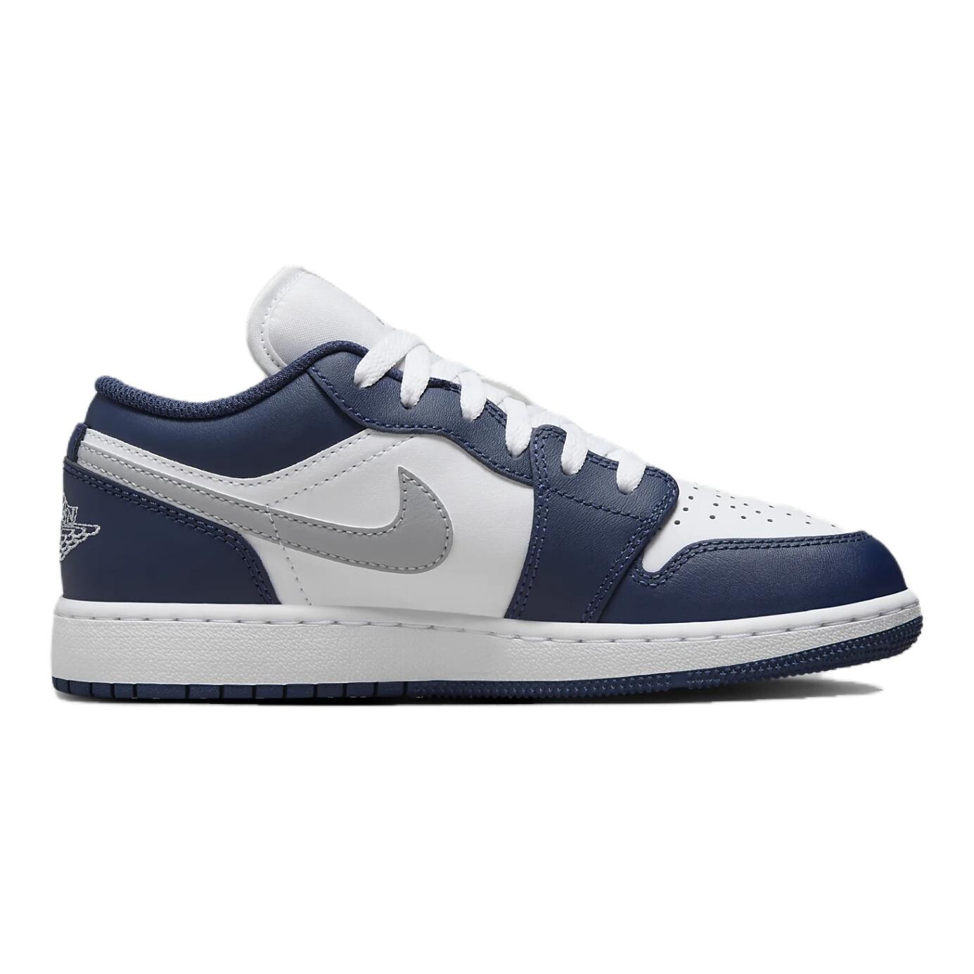 

Баскетбольные кроссовки Air 1 Kids GS Low-top White/Midnight Navy/Wolf Grey Jordan, белый/синий