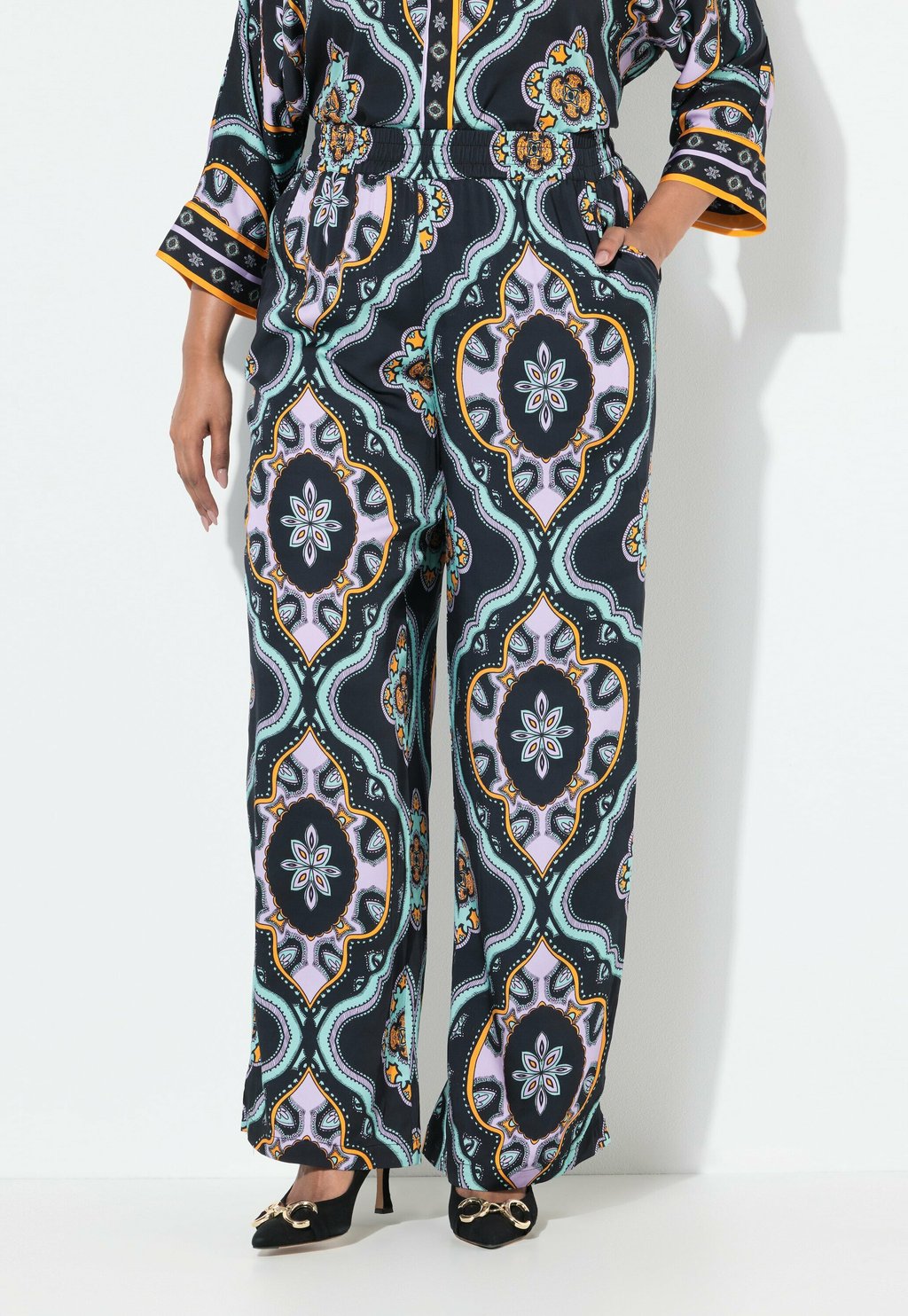 

Брюки ORNAMENTAL OGEE ELASTIC WAIST Ulla Popken, черный