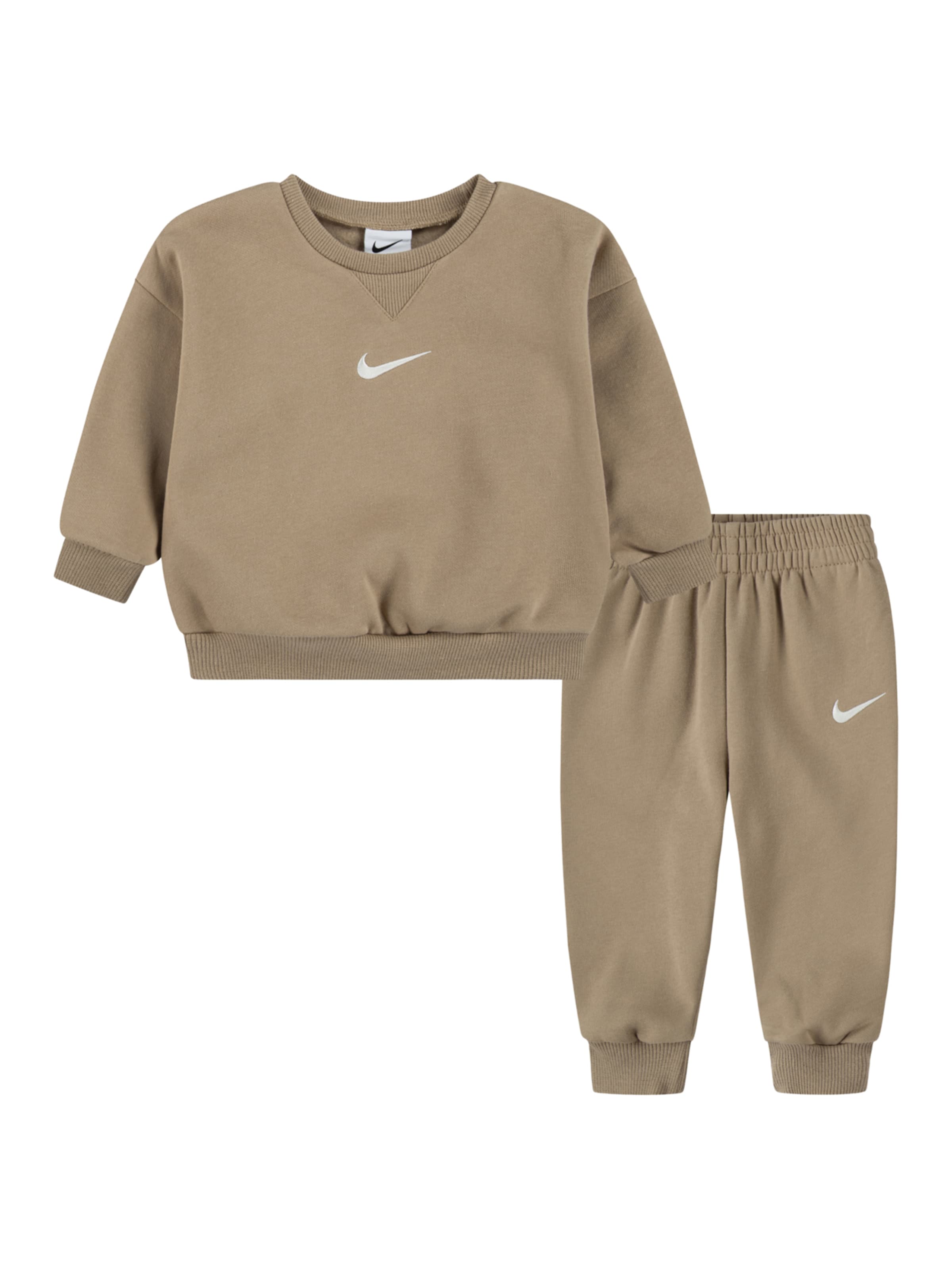 

Nike Sportswear Спортивный костюм 'ESSENTIAL' в цвете Cream, Sand