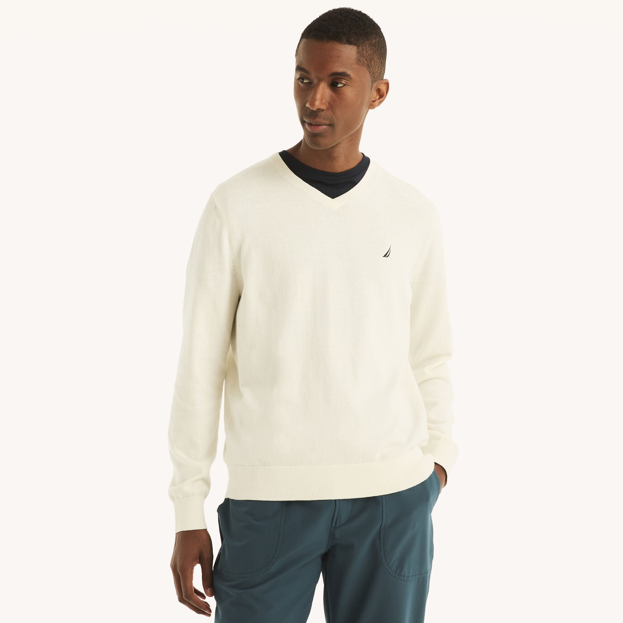 

Nautica Mens Navtech палубный свитер с V-образным вырезом, цвет marshmallow