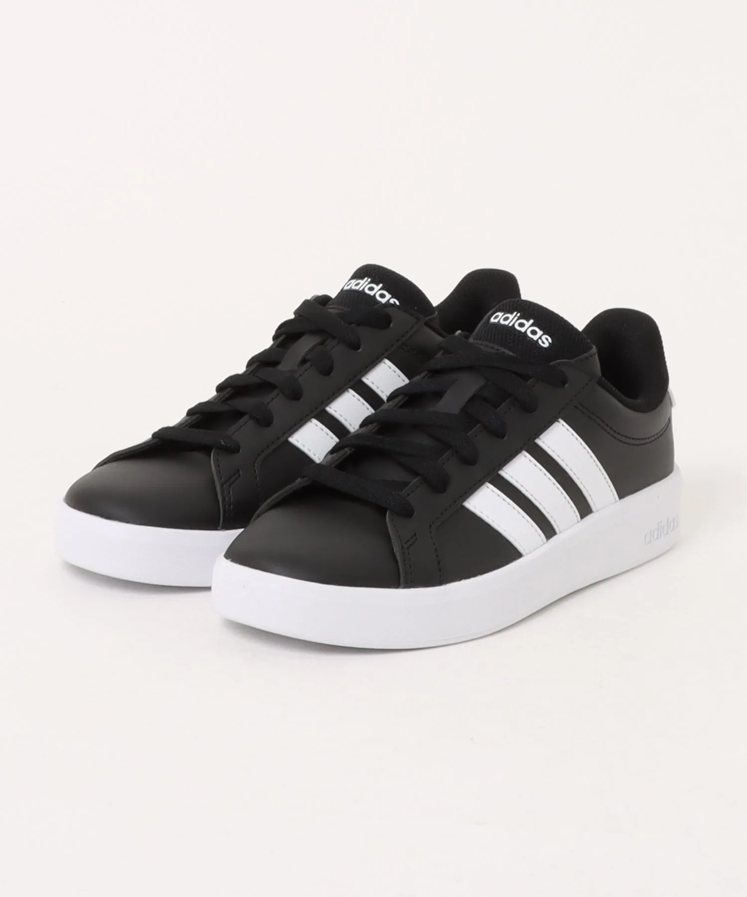 Кроссовки из синтетической кожи Grand Court 3.0 adidas черно-белые