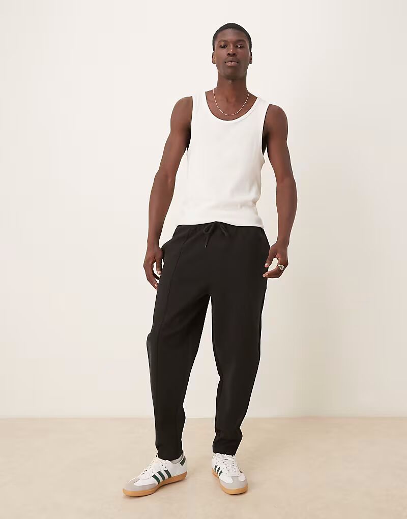

Двухсторонние зауженные книзу брюки-джоггеры ASOS DESIGN черного цвета с защипами