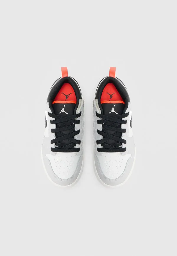 Низкие альтернативные детские туфли Jordan, Black/Summit White/Infrared/Neutral Grey — фото 4