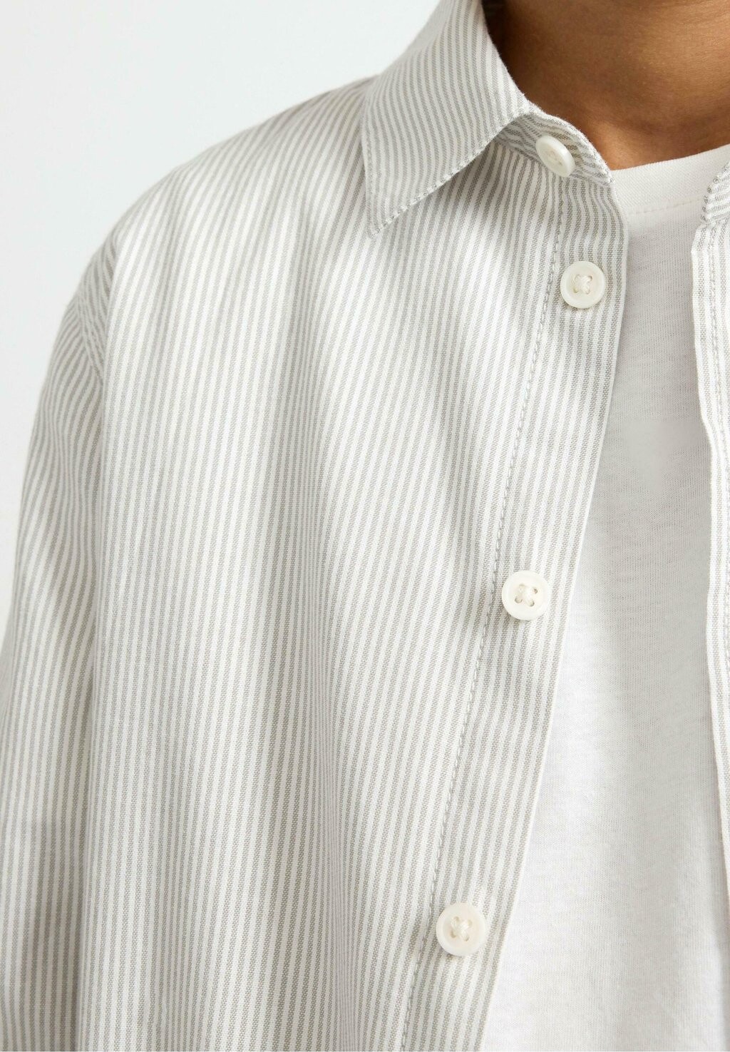 

Рубашка Lindex, светло-серый