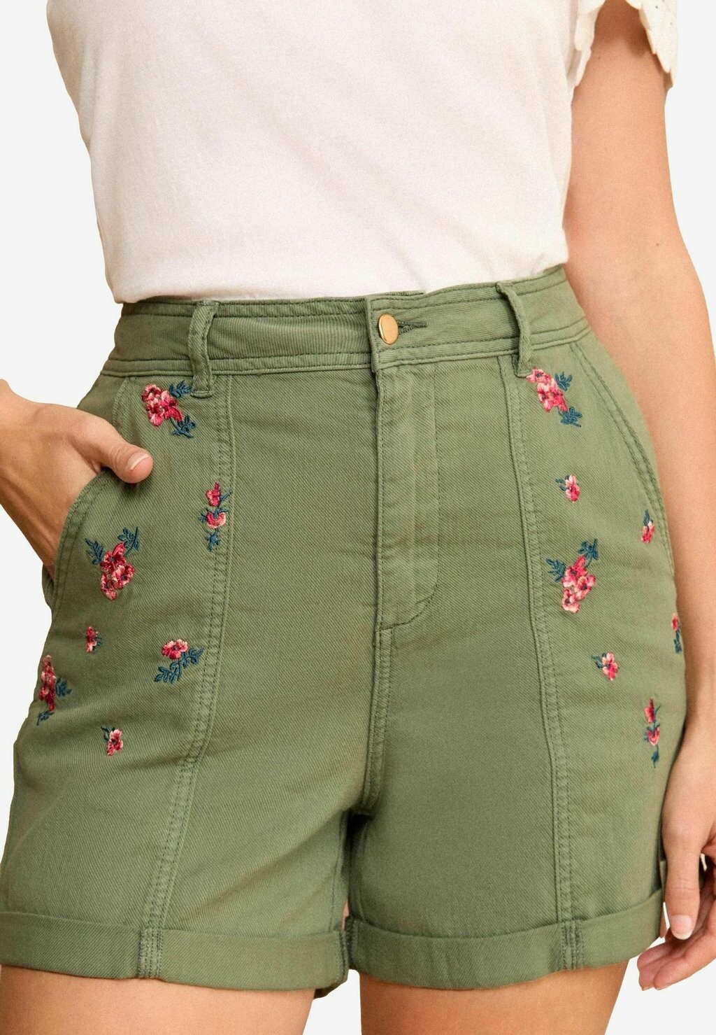 

Джинсовые шорты EMBROIDERED UTILITY Love & Roses, зеленый