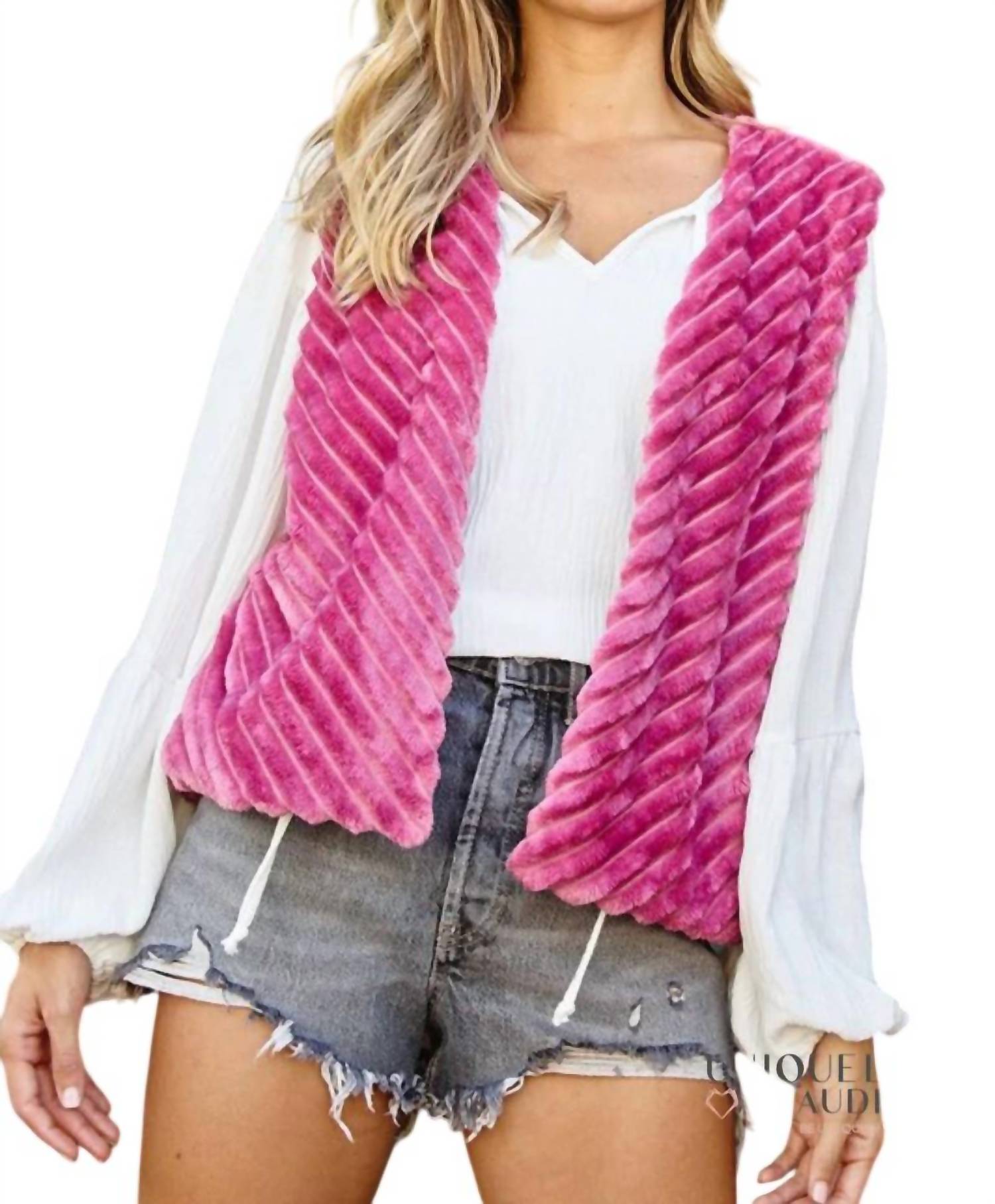 

Двусторонний жилет Hannah из искусственного меха и велюра в цвете Magenta Multi Ces Femme