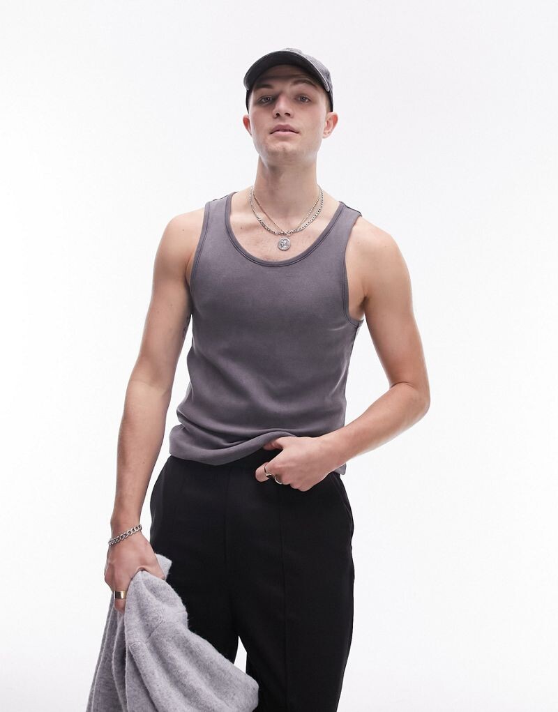 

Черный жилет в рубчик Topman