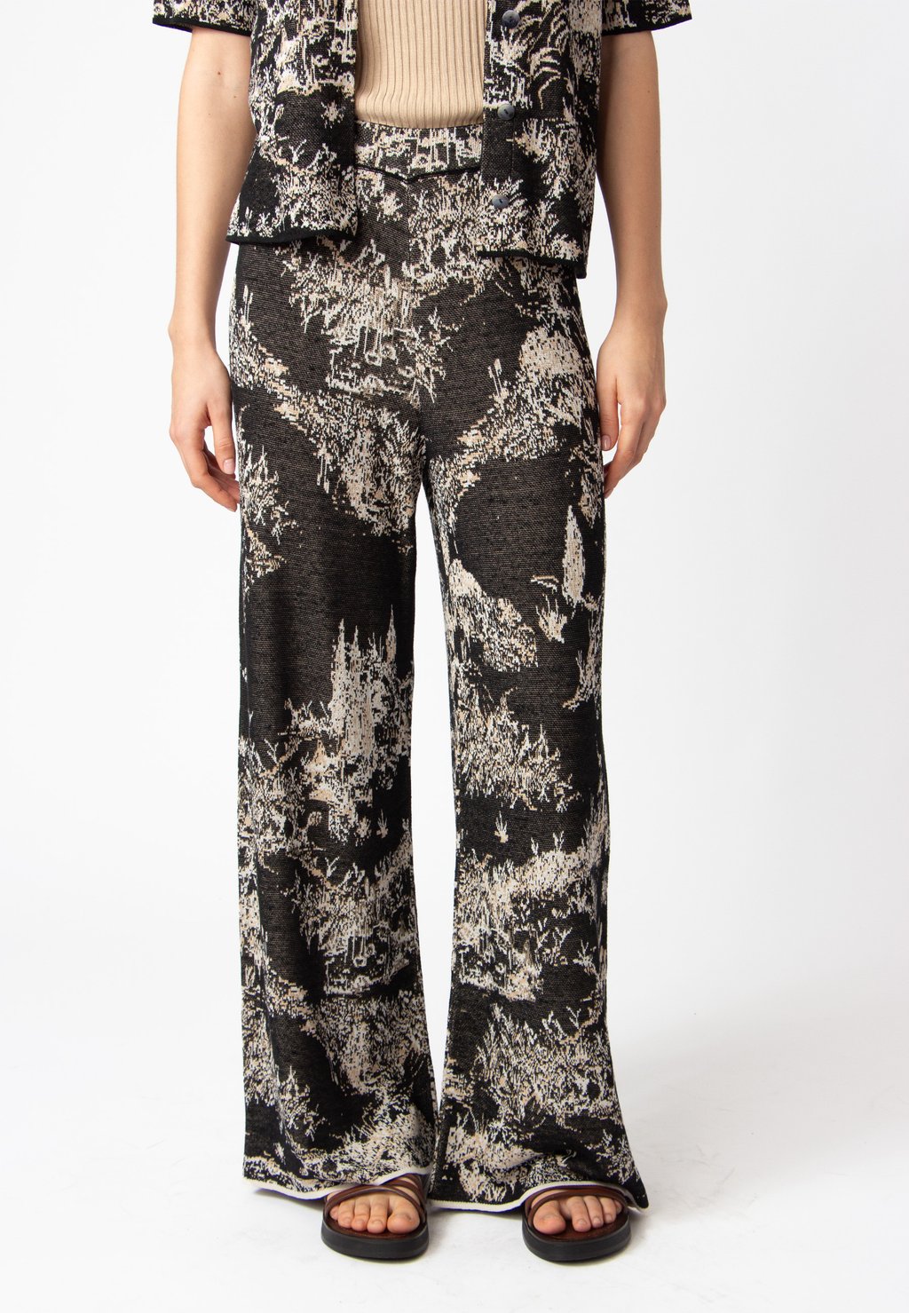 

Брюки JACQUARD GARDEN NOSTALGIC PATTERN Ivko, черный