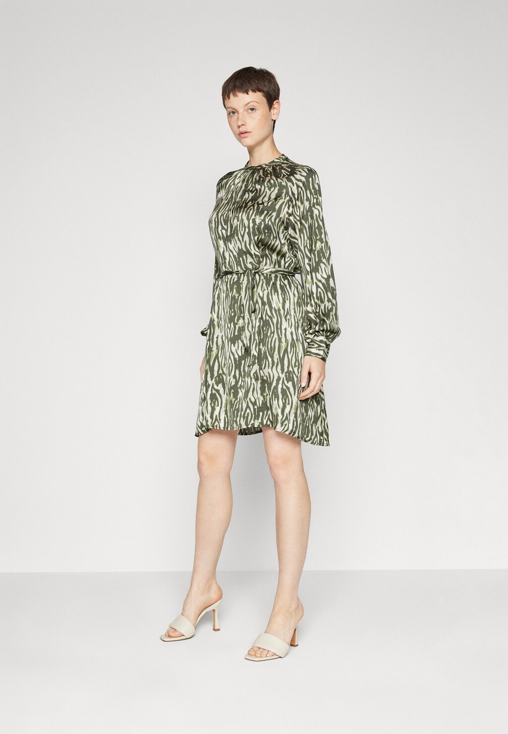 

Платье-рубашка JOCELINE IRIDA DRESS Moss Copenhagen, черный песочный зебра