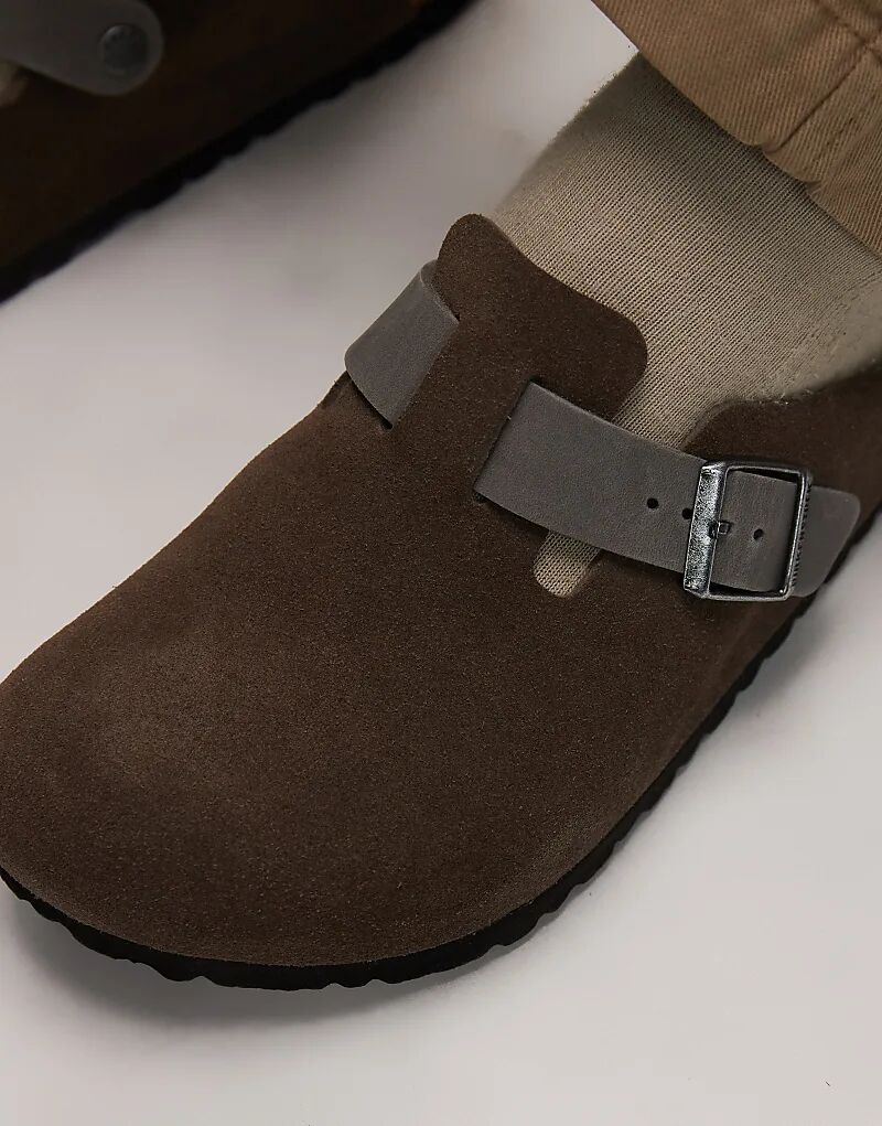 Замшевые сабо Birkenstocks Boston с контрастным ремешком коричневого цвета — фото 2