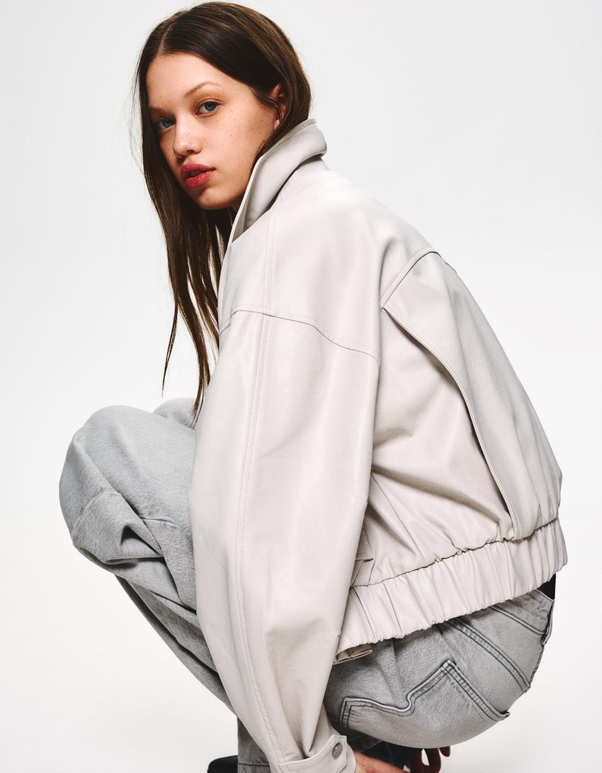 

Куртка с эффектом кожи Bershka, бежевый