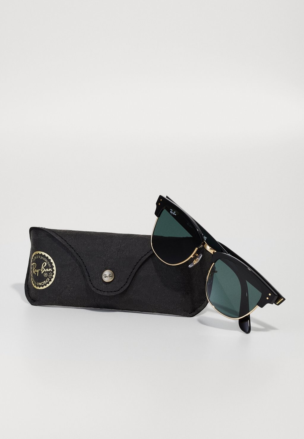 

Солнцезащитные очки CLUBMASTER REVERSE UNISEX Ray-Ban, черный