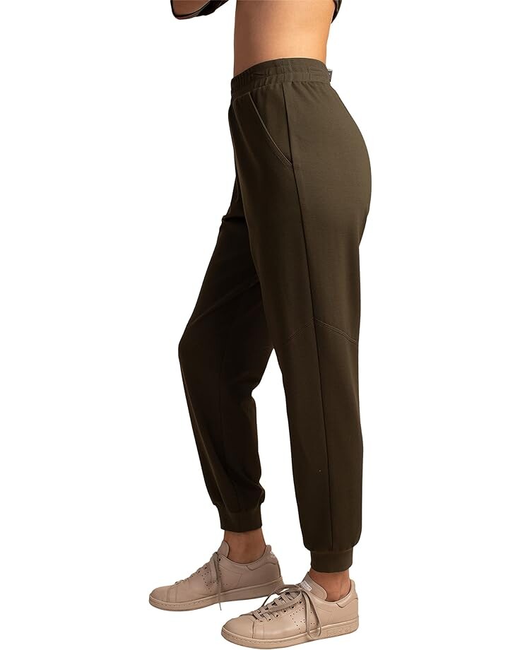 

Брюки Trina Turk Chillax Joggers, оливковый