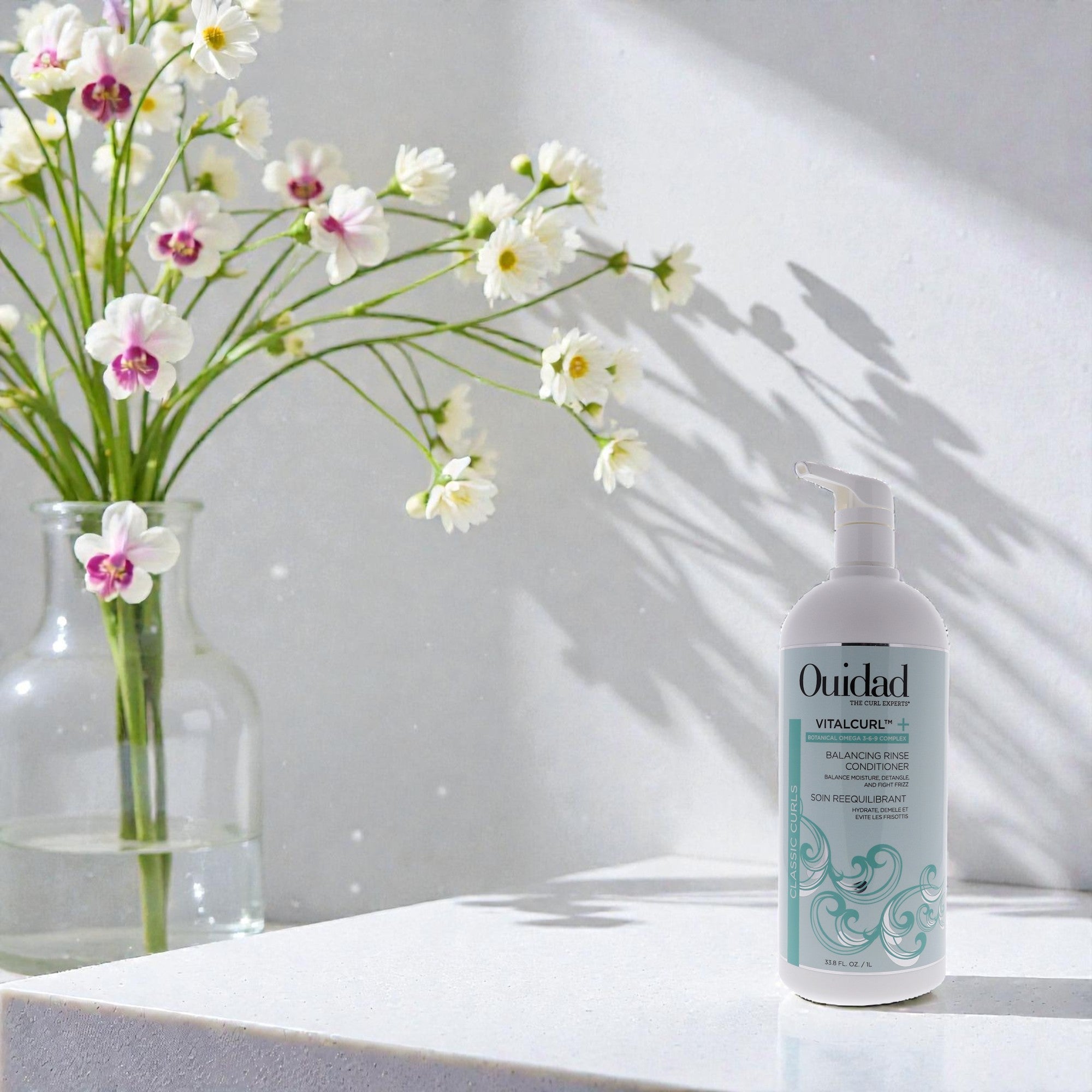 Кондиционер для волос VitalCurl Plus Balancing Rinse Conditioner от Ouidad, подходит для мужчин и женщин - 950 мл, прозрачный — фото 2