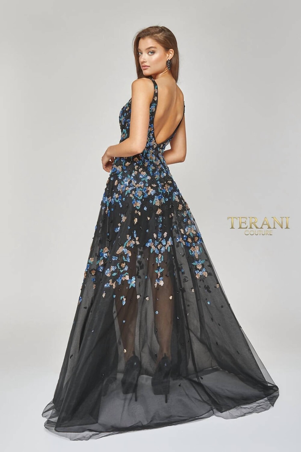 

Черное длинное платье с пайетками и глубоким V-образным вырезом Terani Couture, черный