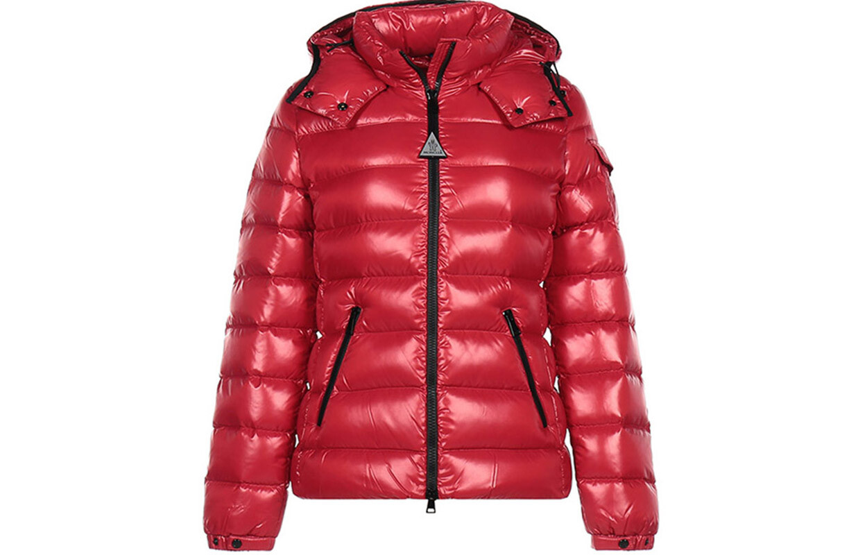 

Пуховик женский красный Moncler