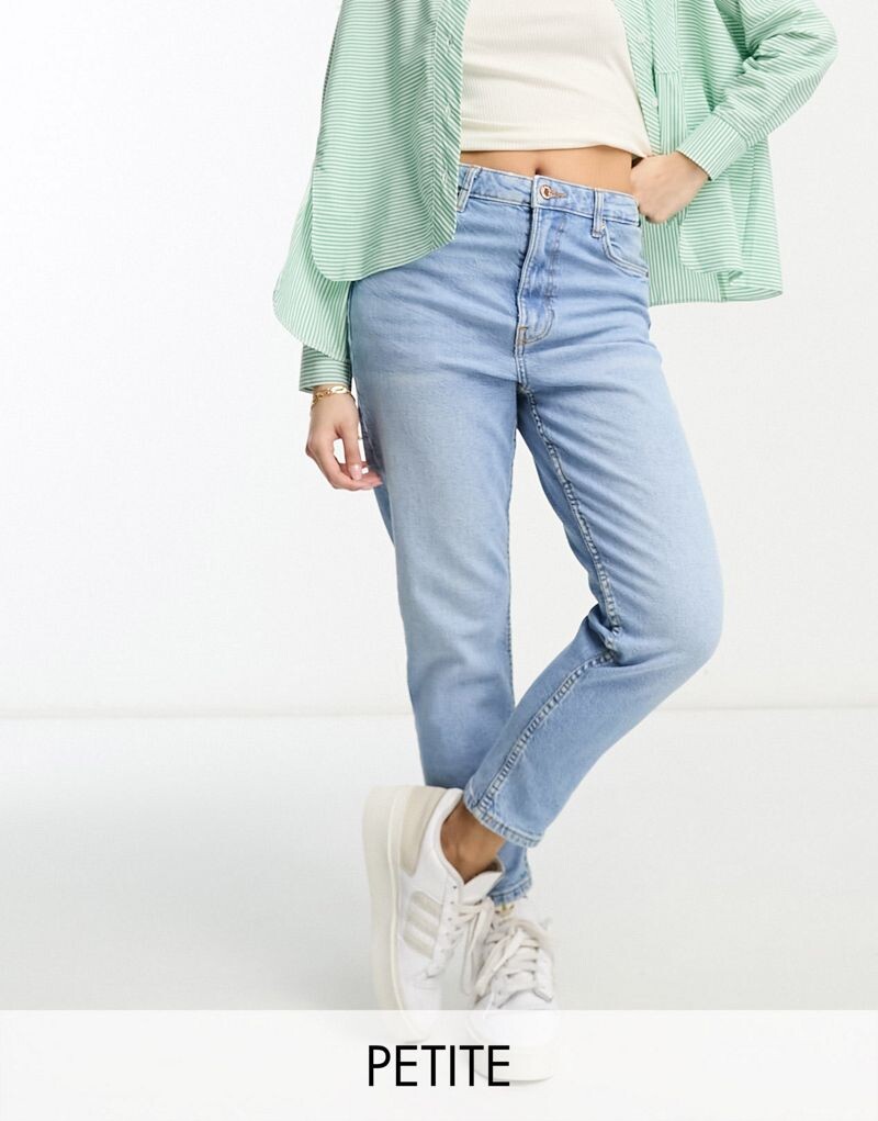 

Bershka Petite – голубые джинсы удобного кроя для мамы