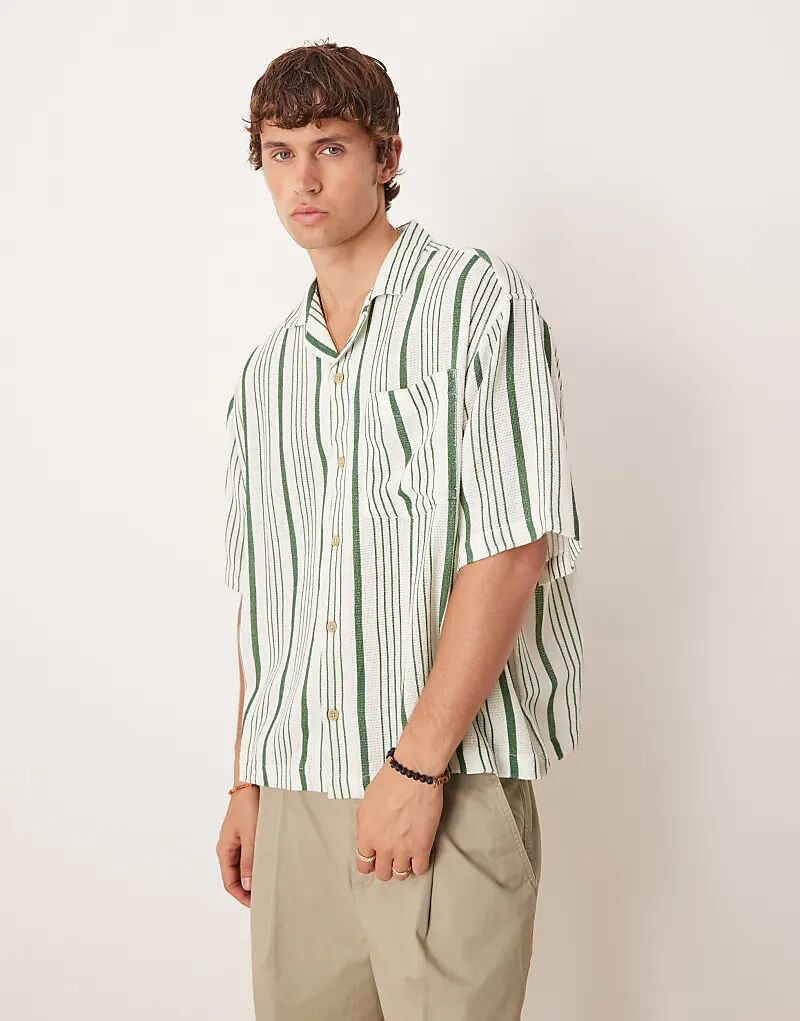 

Рубашка свободного кроя ASOS DESIGN с воротником-стойкой и зелеными полосками