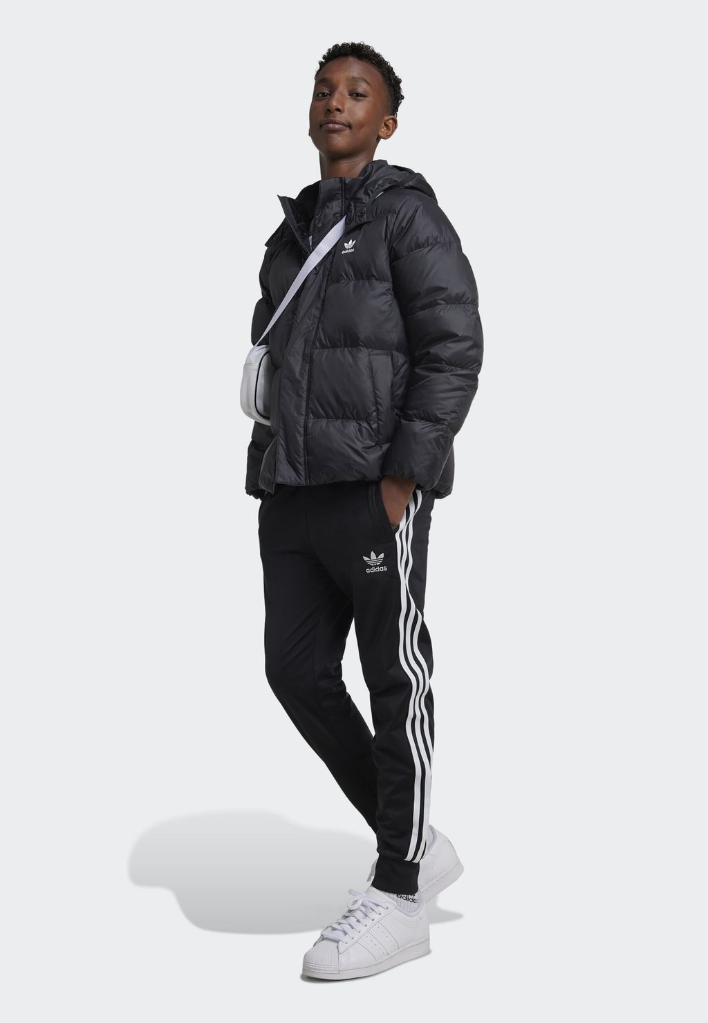 

Пуховик adidas, черный