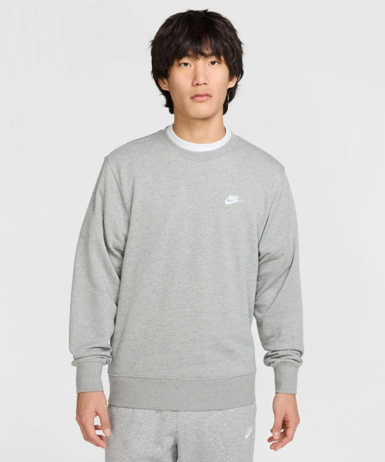 Мужская толстовка Nike Club French Terry Crew FN3889-063 темно-серого цвета.