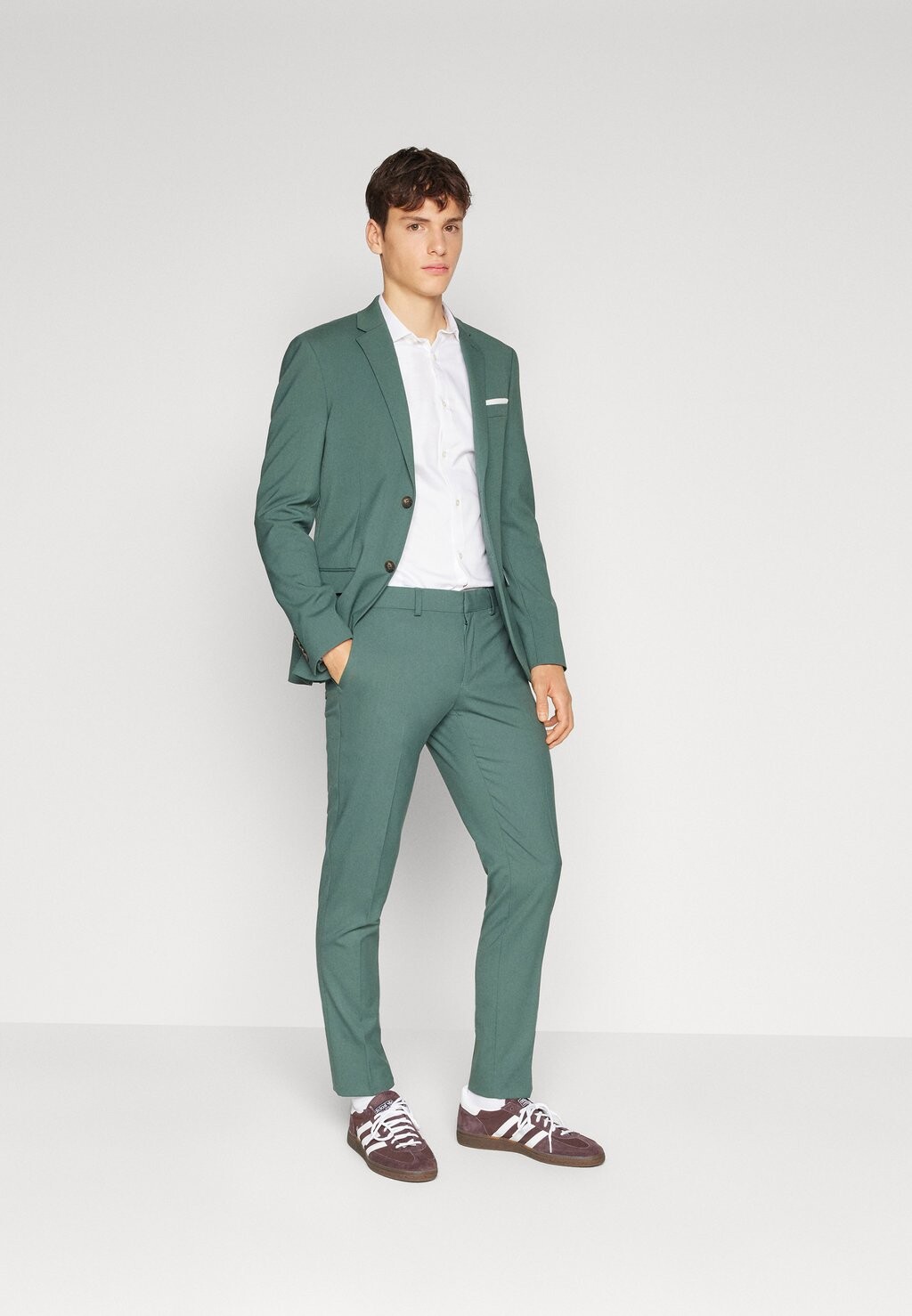 

Костюм THE FASHION SUIT NOTCH POCKET SQUARE Isaac Dewhirst, цвет dark sage