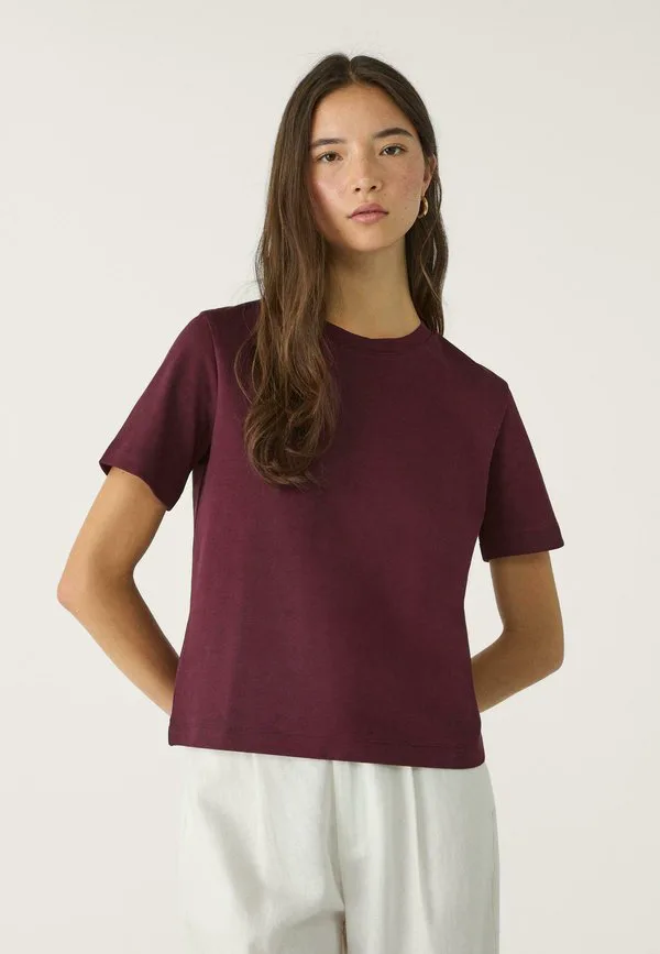 

Базовая футболка стандартного кроя Stradivarius, Dark Red, Красный, Базовая футболка стандартного кроя Stradivarius, Dark Red