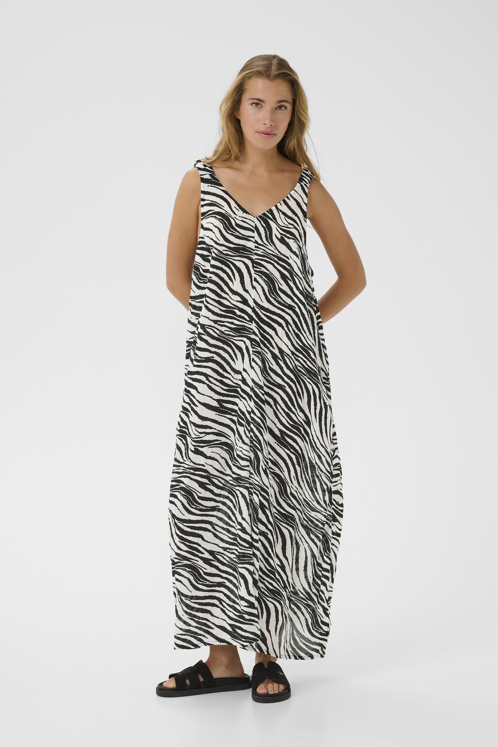 

Длинное платье DAISY AMBER PRINTED Kaffe, черный