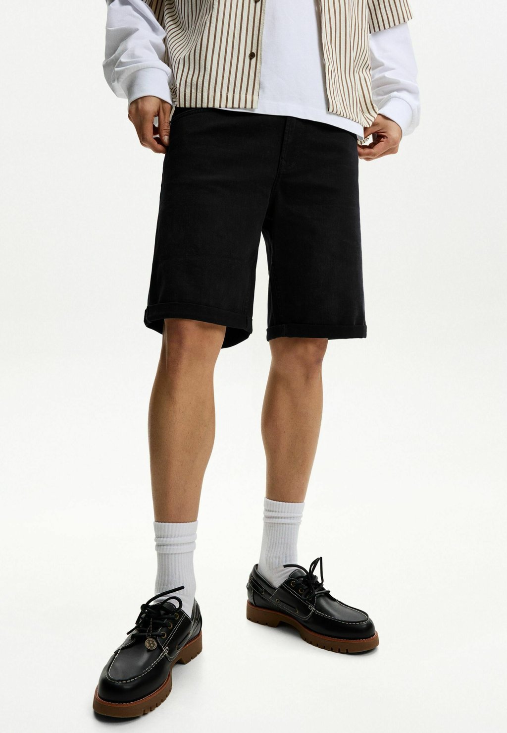 

Джинсовые шорты WITH TURN-UP HEMS - BERMUDA Bershka, черный